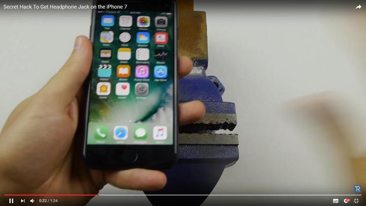 「iPhone7にイヤホンジャックをつける方法」という動画が900万回再生された結果がひどい