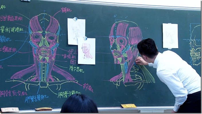 「台湾にもいるぞ！」黒板アートで○○を描き、教科書を一切使わない教師が発掘される