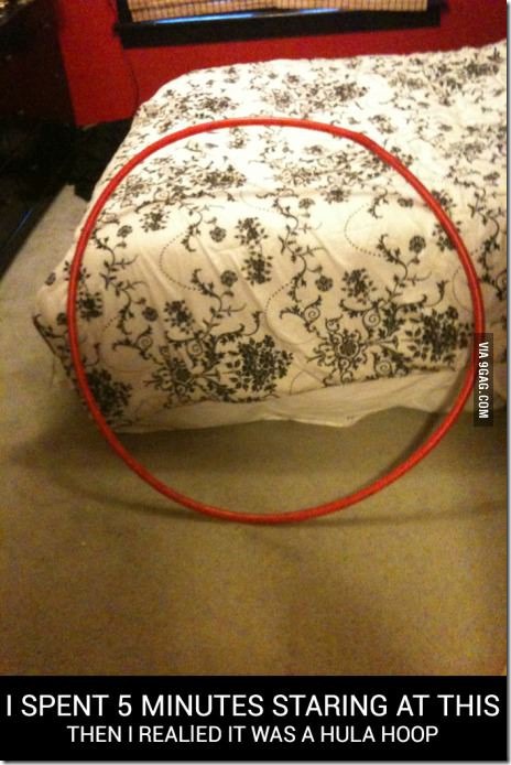 can-you-find-it-this-photo-of-a-red-ring-on-a-bed-is-driving-people-loopy-1475660891